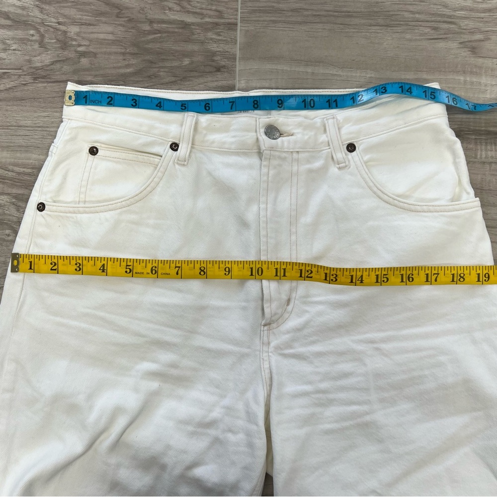 Agolde Pinch Waist Ultra High Rise Short in Cumulus (White) Size 29 - Picture 6 of 15